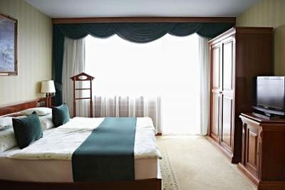 NaturMed Hotel Carbona - double room at affordable price in Heviz, Hungary - ✔️ NaturMed Hotel Carbona**** Hévíz - thermal hotel in Heviz
