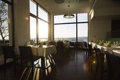 Restaurant with view to Lake Velence in Gardony - Vital Hotel Nautis - Vital Hotel Nautis Gardony - wellness hotel at Lake Velence, Hotel Nautis