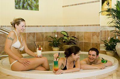 Jacuzzi in Club Tihany - wellness weekend at Lake Balaton in Tihany - ✔️ Club Tihany Bungalows**** - Tihany - Lake Balaton