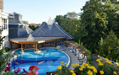 Swimming pool of Thermal Hotel Heviz - ENSANA Health Spa Resort**** Hévíz - affordable thermal hotel and spa hotel in Heviz