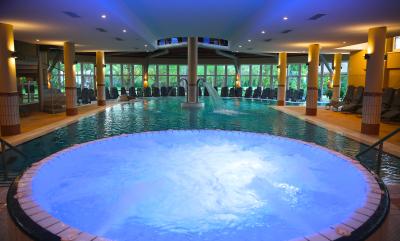 Wellness weekend in Heviz in Lotus Therme Hotel - outdoor pool of the 5-star hotel - Lotus Therme Hotel***** Heviz - Luxury thermal hotel Lotus in Heviz at discounted prices