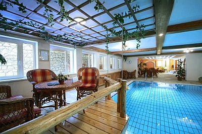 Pool in Hotel villa Medici in Veszprem, Hungary - ✔️ Hotel Villa Medici Veszprem - 4-star hotel in Veszprem