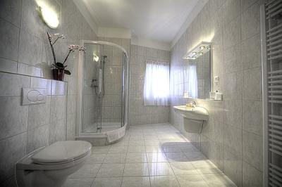 Ket Korona Wellness Hotel Balatonszarszo - exclusive bathroom in the  hotel - ✔️ Két Korona Wellness Hotel Balatonszárszó ✔️ Lake Balaton